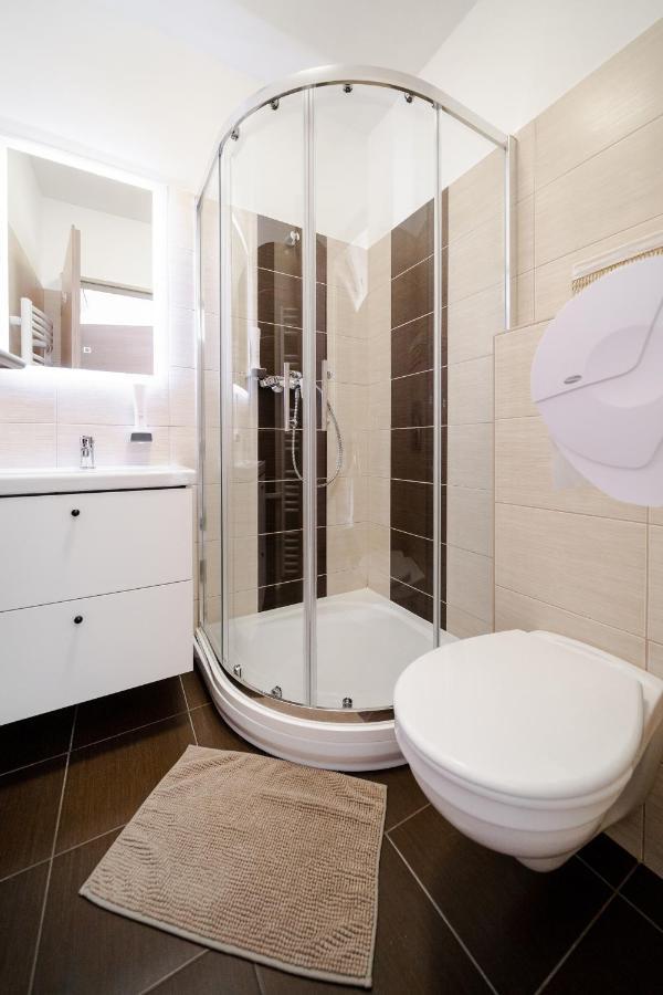 Pipacs Panir & Grill Garden Vendeghaz Hotell Győrújbarát Eksteriør bilde
