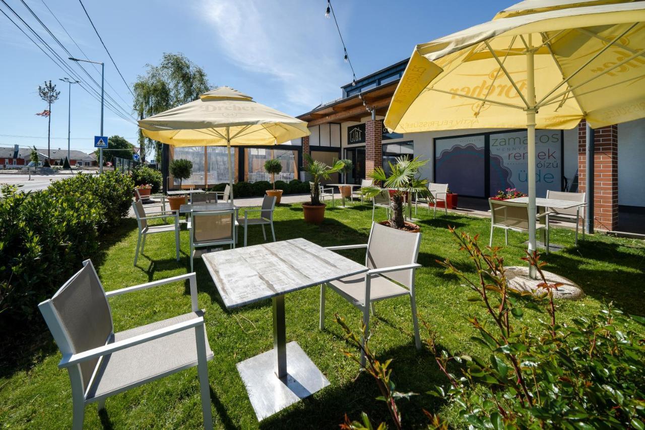 Pipacs Panir & Grill Garden Vendeghaz Hotell Győrújbarát Eksteriør bilde