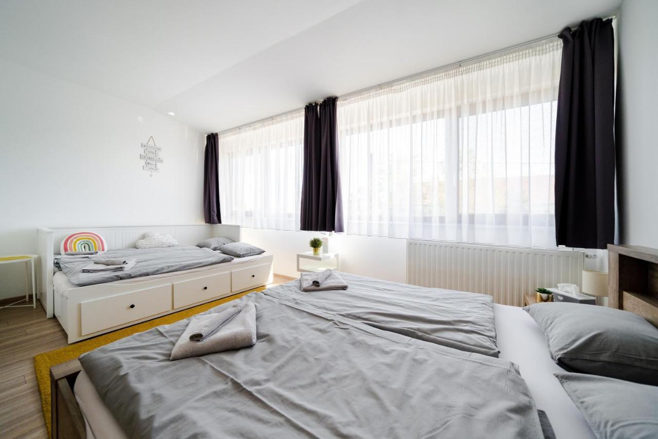 Pipacs Panir & Grill Garden Vendeghaz Hotell Győrújbarát Eksteriør bilde