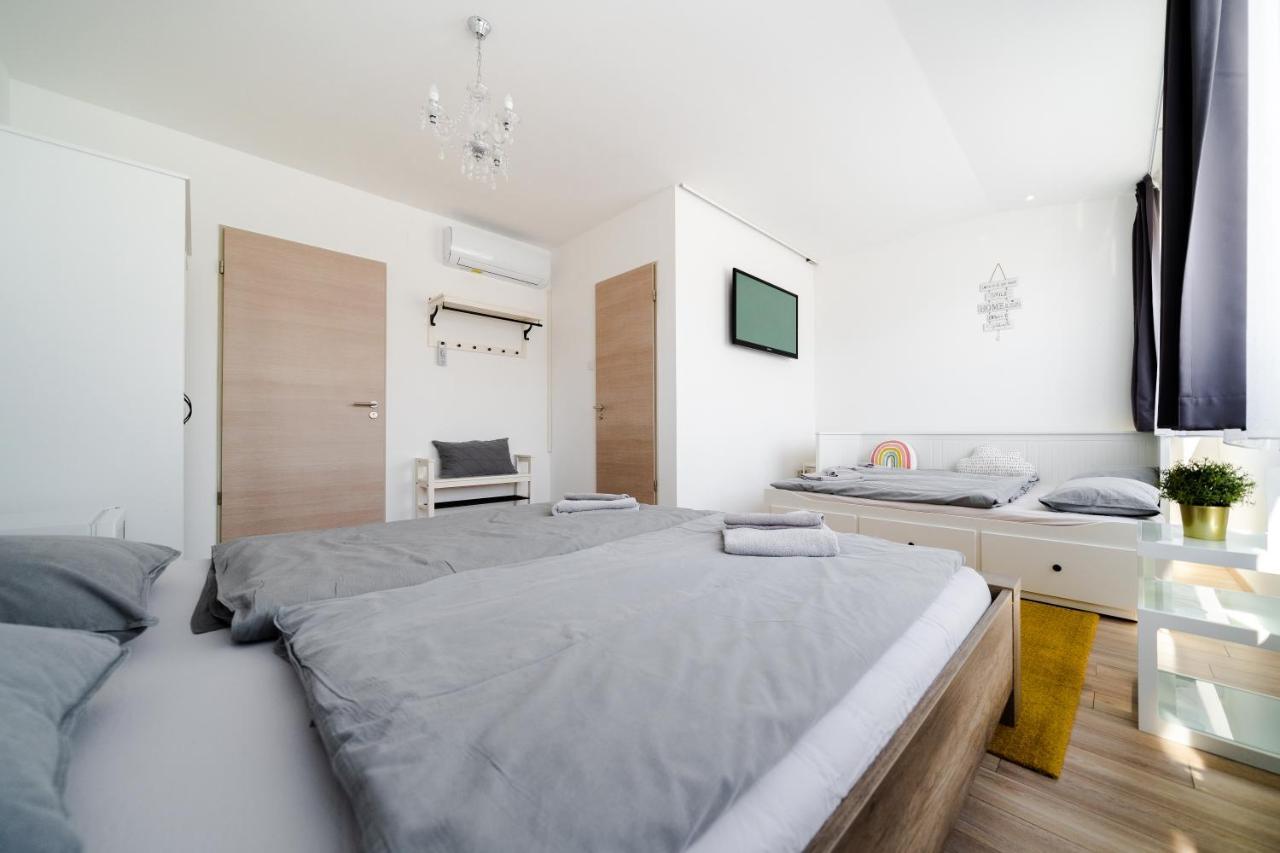 Pipacs Panir & Grill Garden Vendeghaz Hotell Győrújbarát Eksteriør bilde