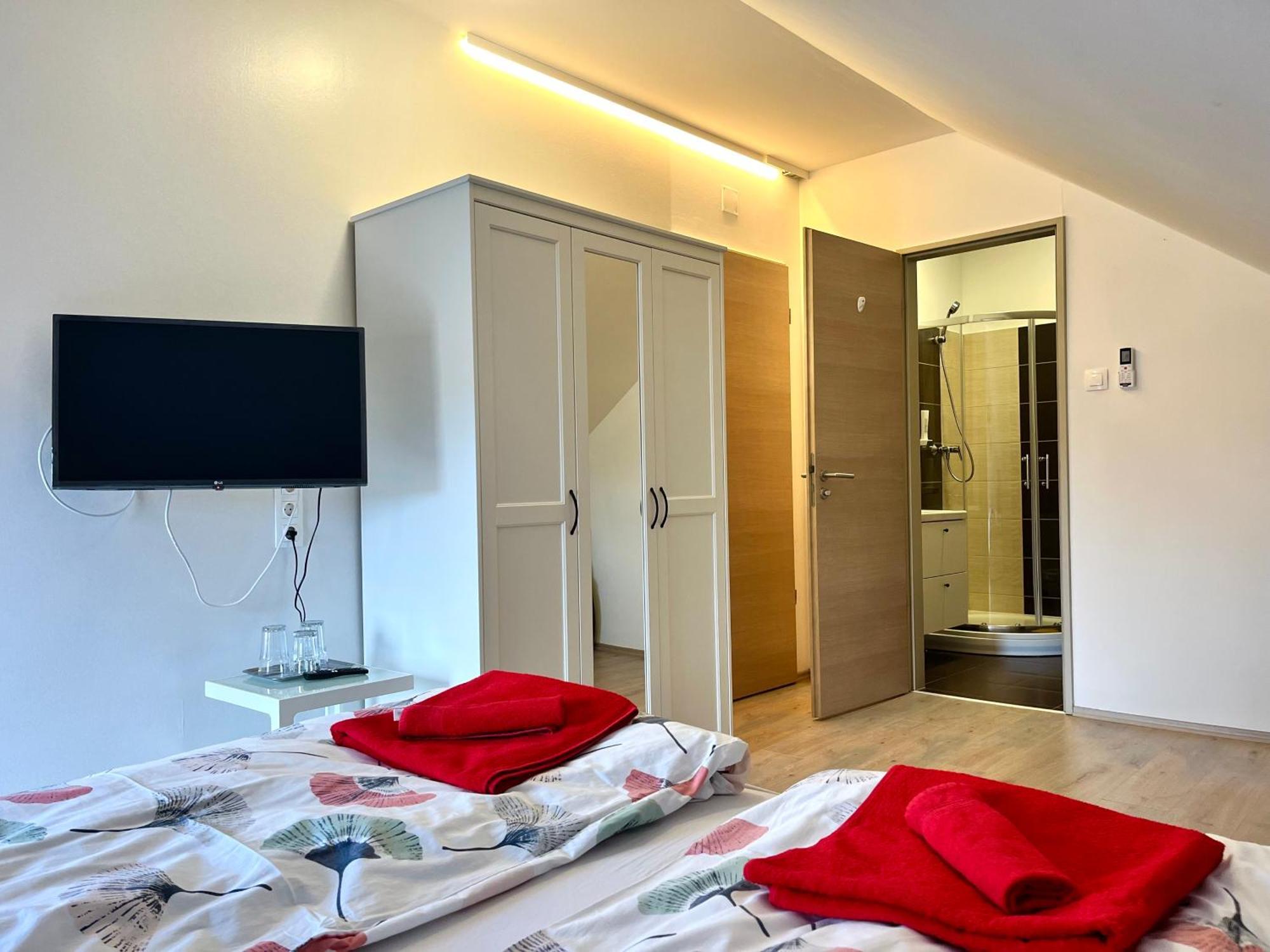 Pipacs Panir & Grill Garden Vendeghaz Hotell Győrújbarát Eksteriør bilde
