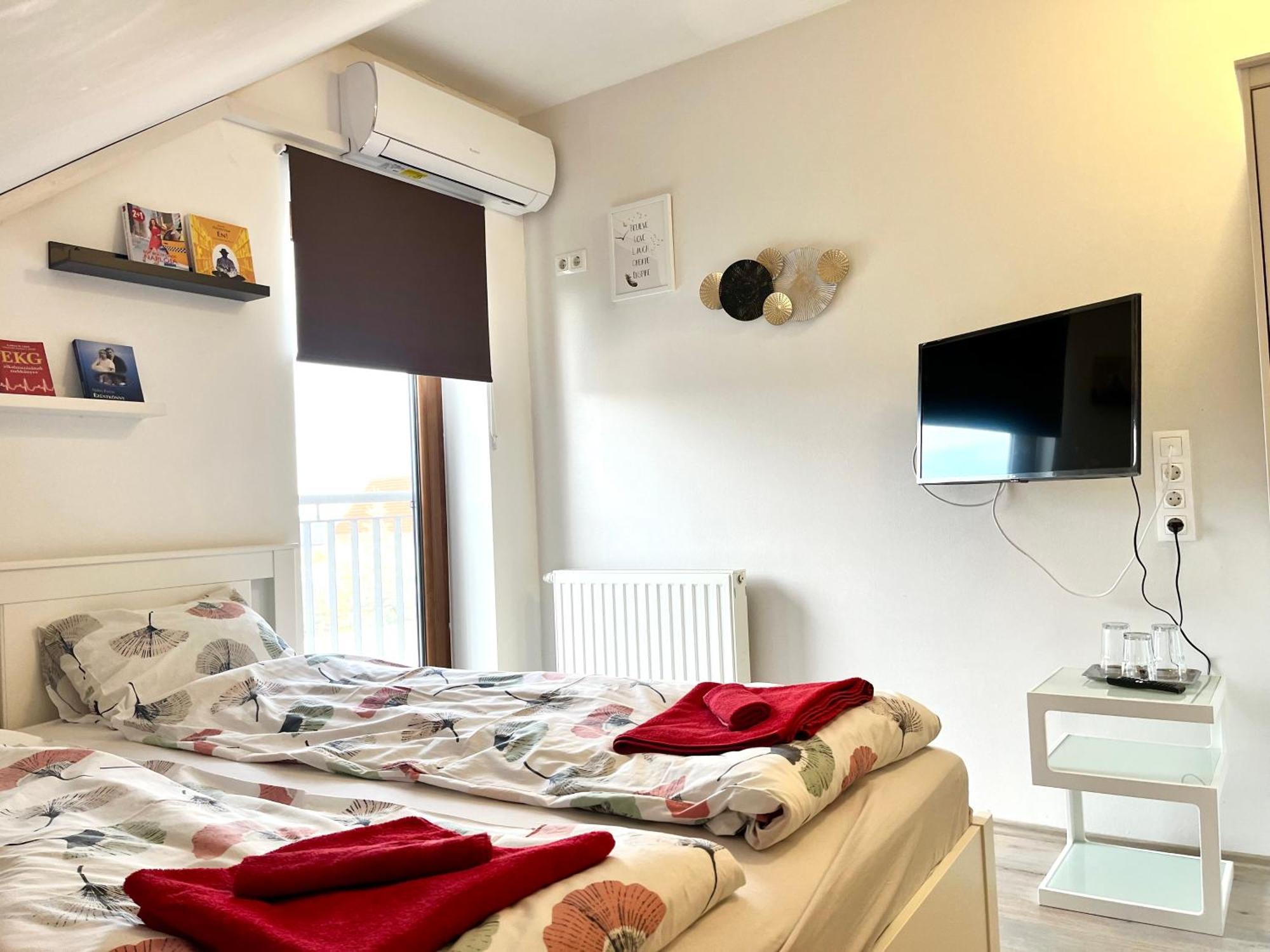 Pipacs Panir & Grill Garden Vendeghaz Hotell Győrújbarát Eksteriør bilde